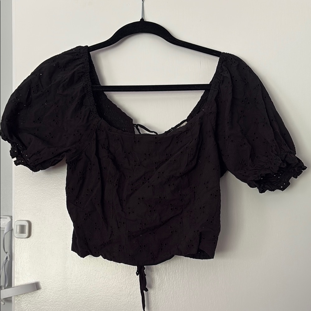 Chic Black Puff Sleeve Crop Top